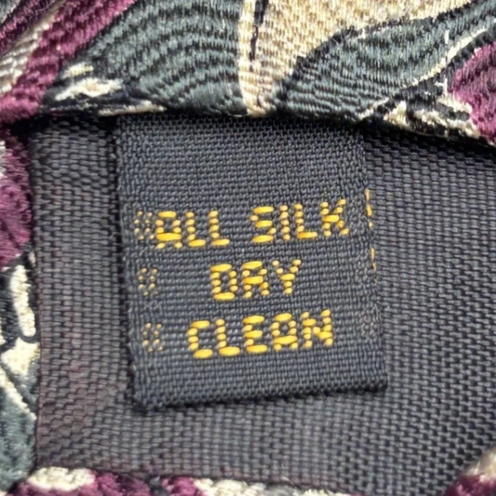 Bill Blass Signature 100% Silk Men's Tie Burgundy Gray Gold Paisley Geometric